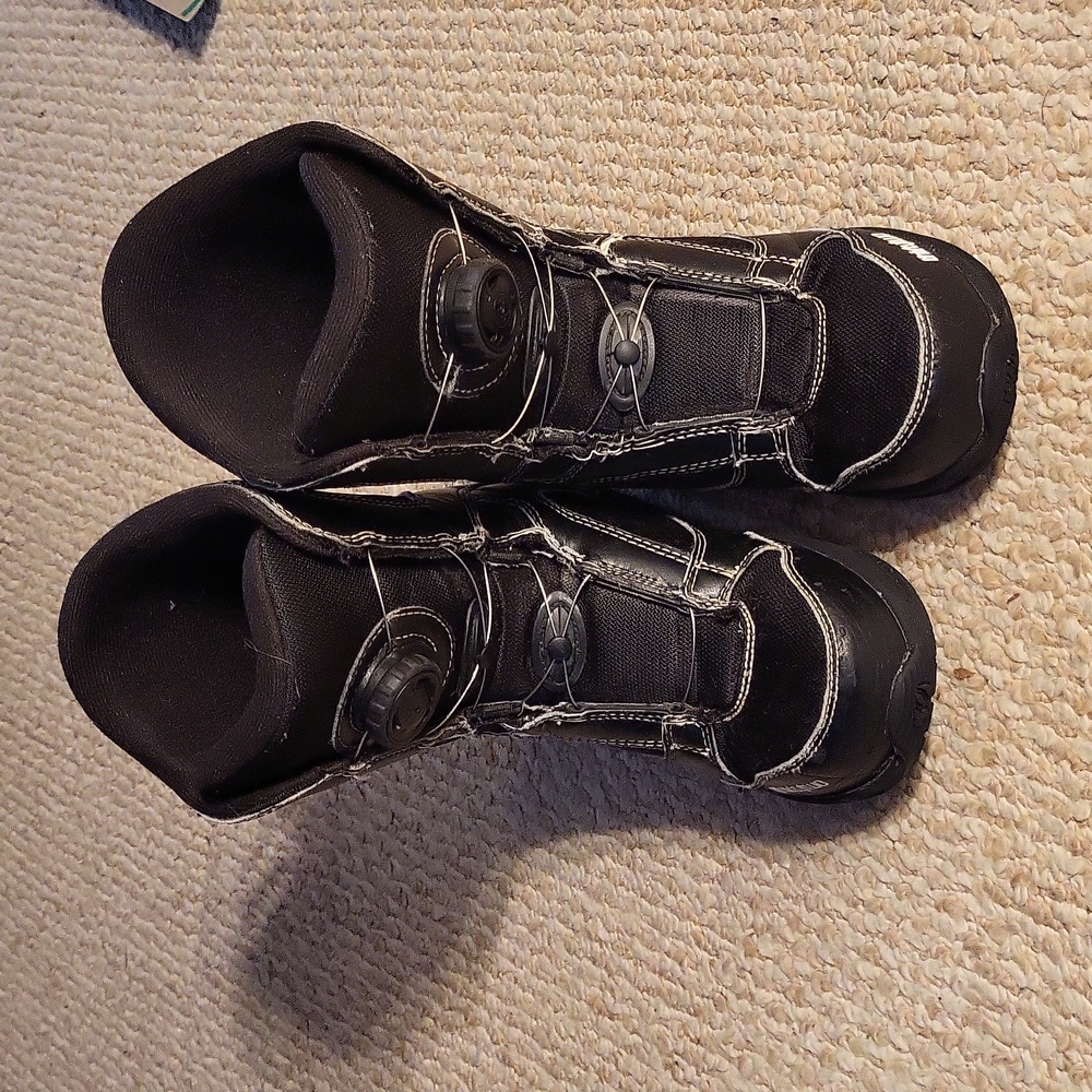 Kid snowboard boots - size 2 BOA